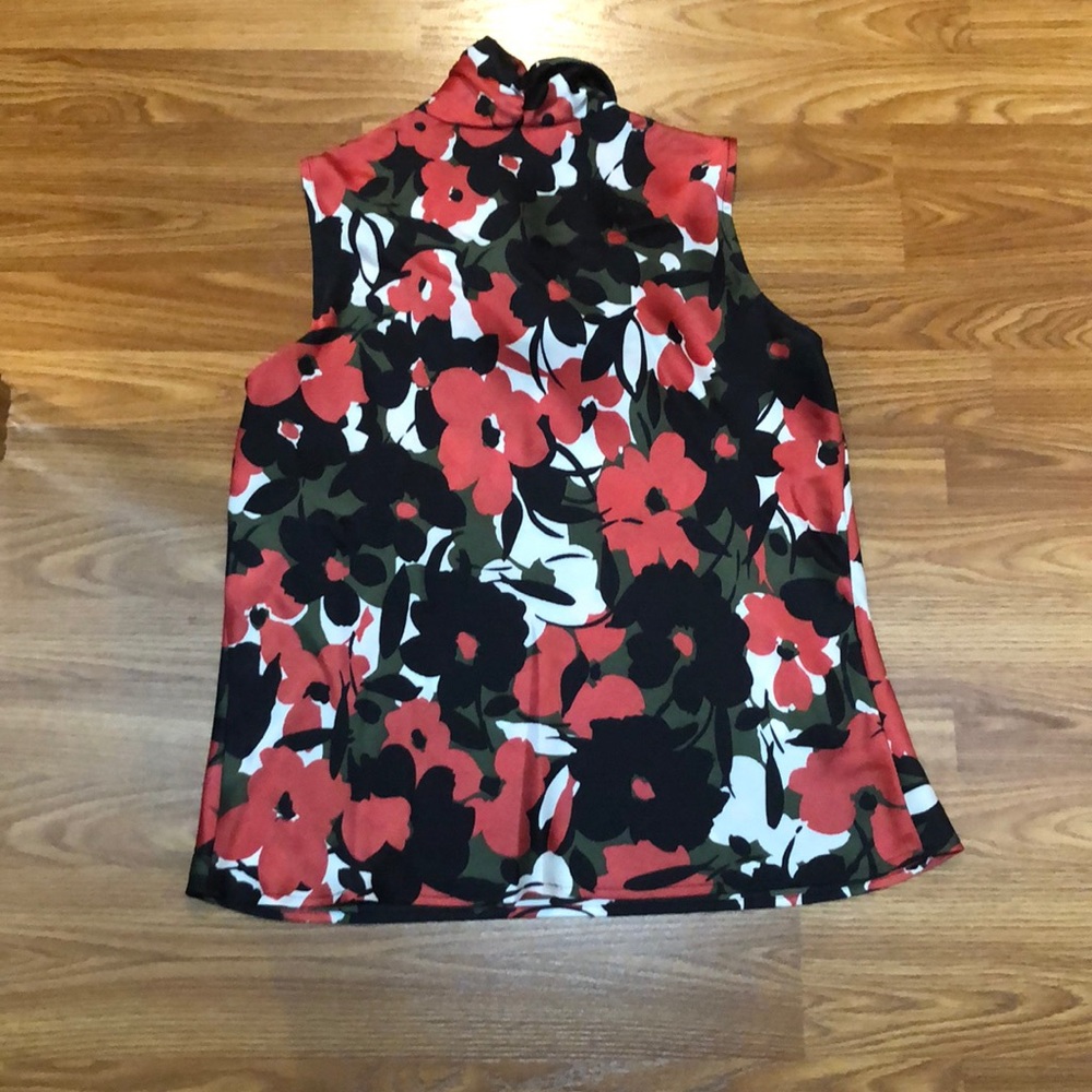 Sleeveless blouse - Picture 2 of 4